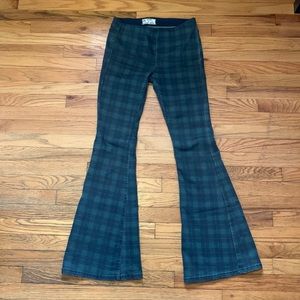 Free People dark green plaid bell bottom Penny Pull On Flare 28